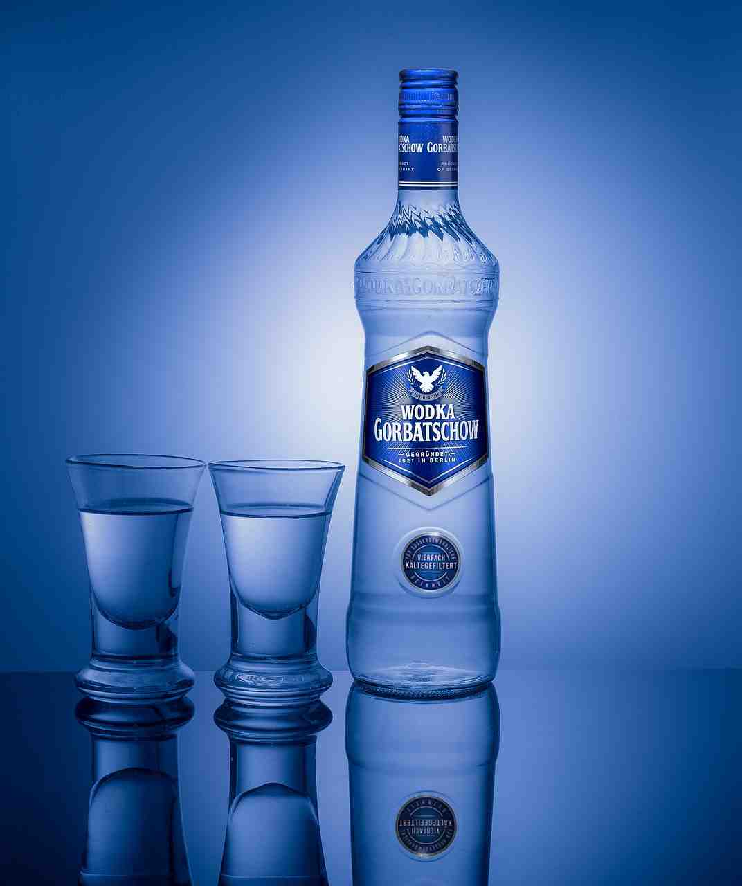 vodka, bouteille, verres